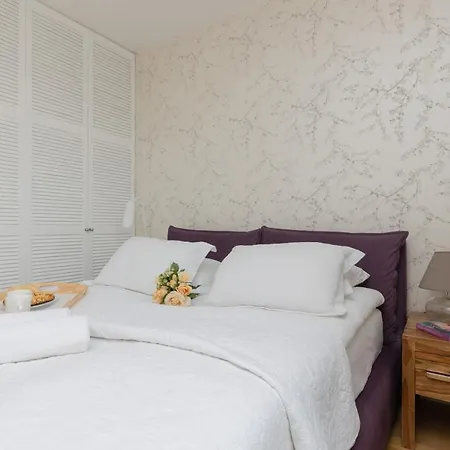 Quiet Park Edwarda Szymanskiego By Renters Warschau