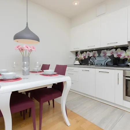 Quiet Park Edwarda Szymanskiego By Renters Appartement *