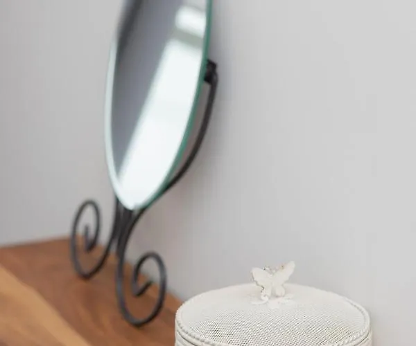 Quiet Park Edwarda Szymanskiego By Renters Varsó